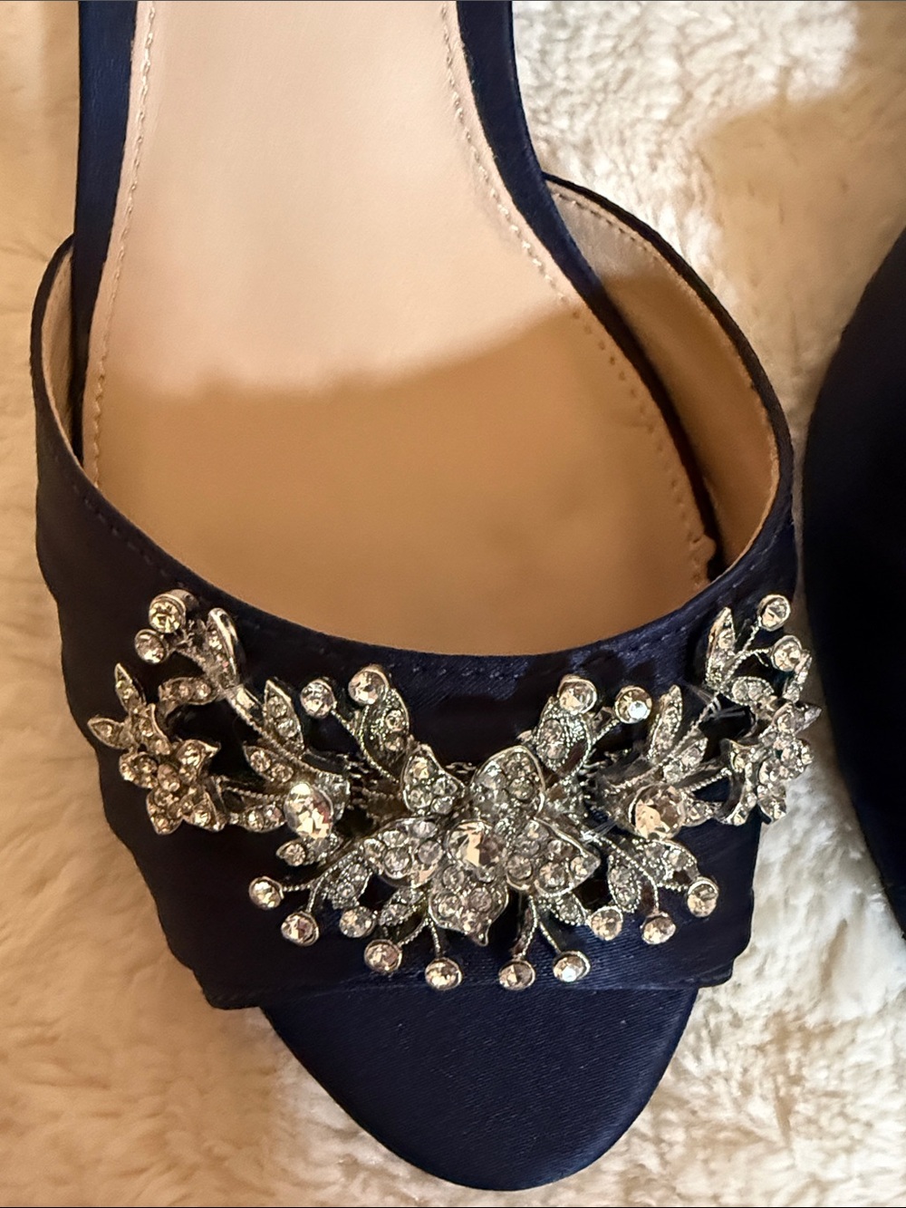Nina New York Navy Blue Satin Peep Toe Wedge Heels Crystal Brooch Size 7.5M - Picture 7 of 8